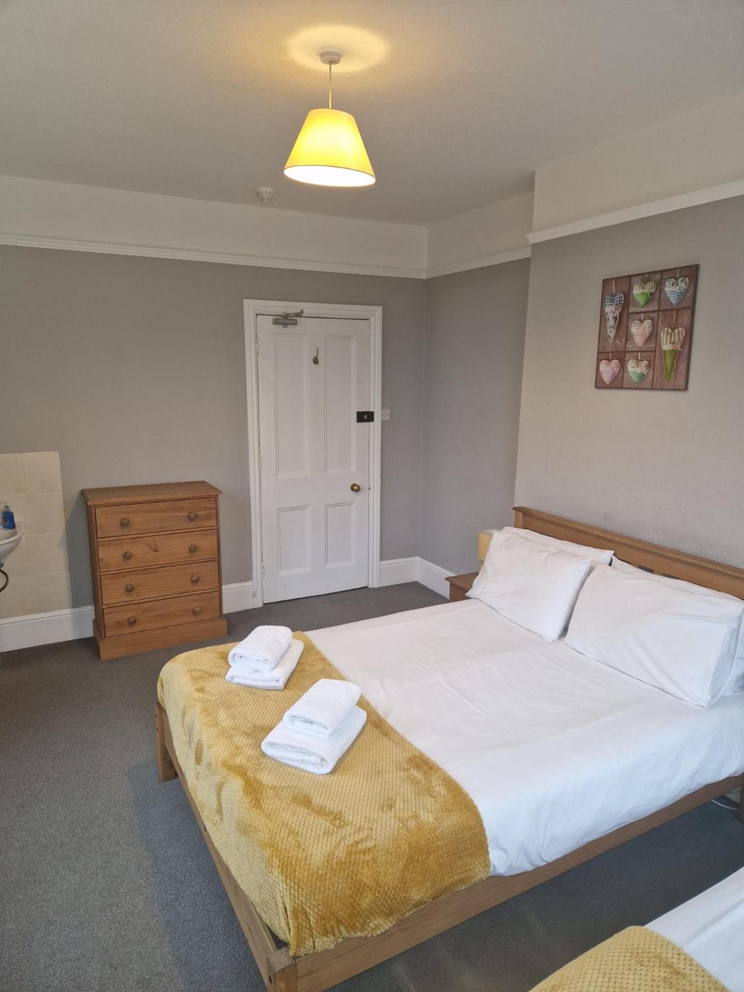 Hereford - Falcon House - Spacious 5 Bedroom House With Games Room - Sleeps 14 Guests - Great Property For Family & Friends Gathering Together - Hosted By Rentmyhouse Exterior photo