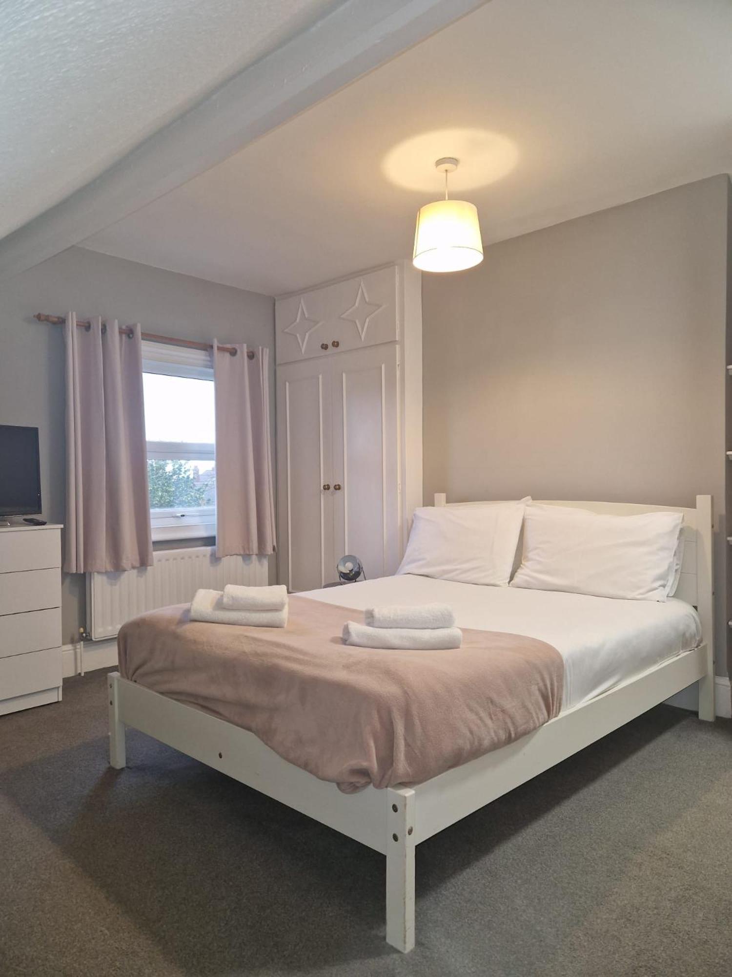 Hereford - Falcon House - Spacious 5 Bedroom House With Games Room - Sleeps 14 Guests - Great Property For Family & Friends Gathering Together - Hosted By Rentmyhouse Exterior photo