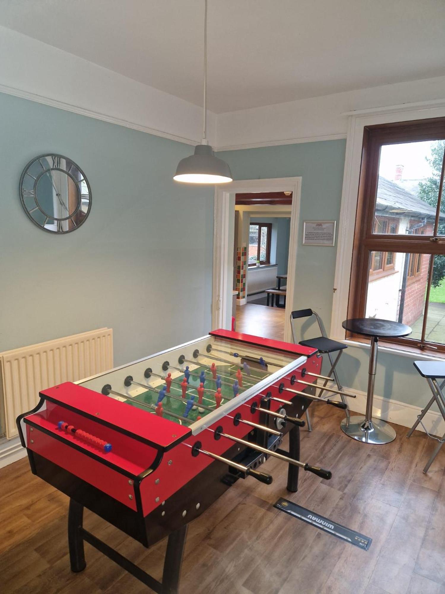 Hereford - Falcon House - Spacious 5 Bedroom House With Games Room - Sleeps 14 Guests - Great Property For Family & Friends Gathering Together - Hosted By Rentmyhouse Exterior photo