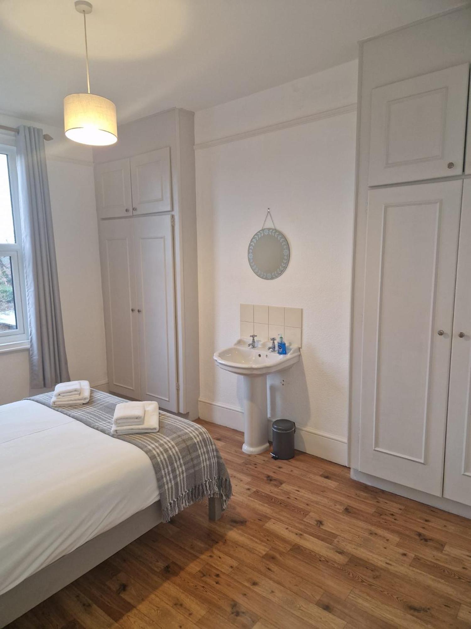 Hereford - Falcon House - Spacious 5 Bedroom House With Games Room - Sleeps 14 Guests - Great Property For Family & Friends Gathering Together - Hosted By Rentmyhouse Exterior photo