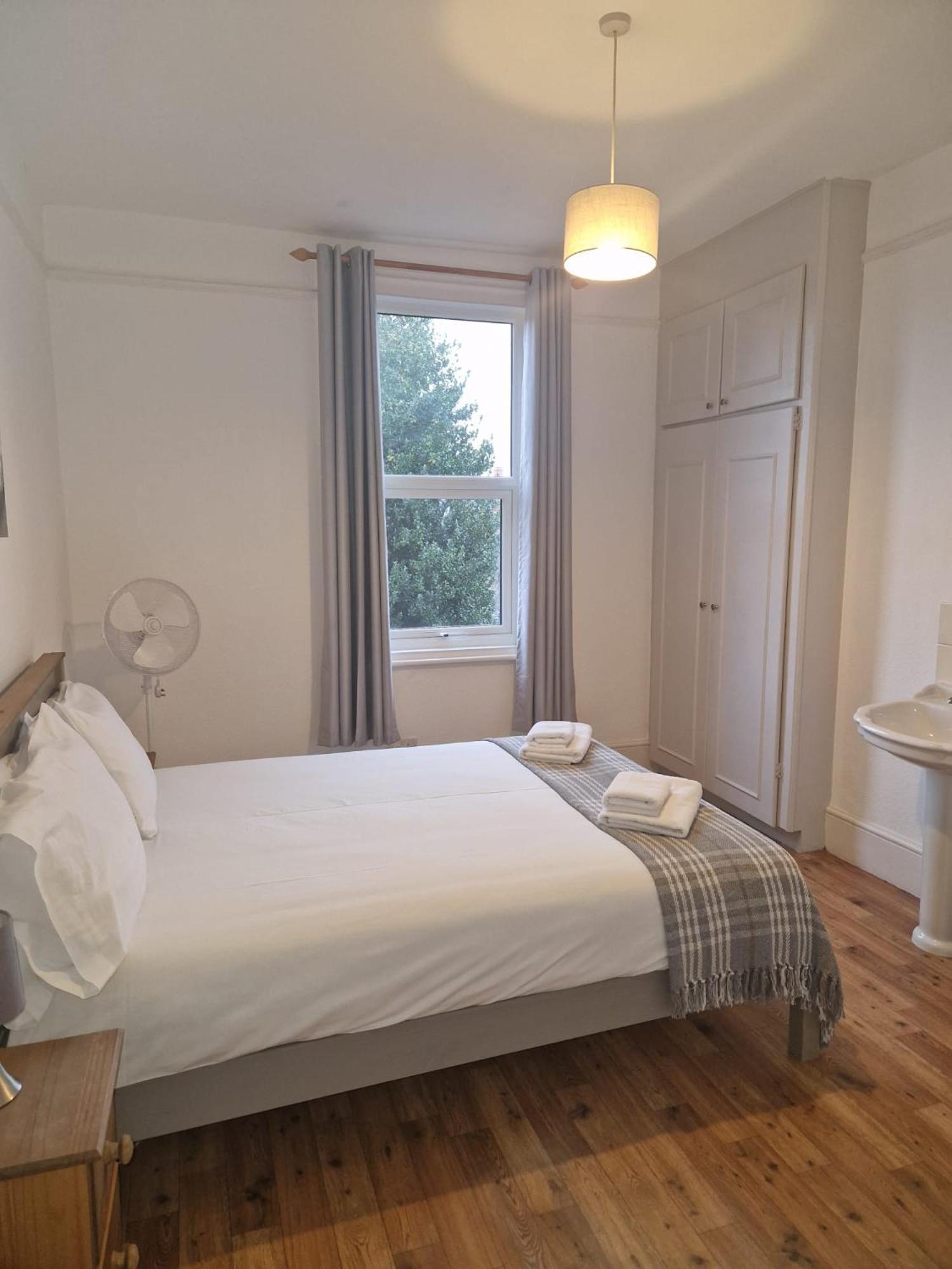 Hereford - Falcon House - Spacious 5 Bedroom House With Games Room - Sleeps 14 Guests - Great Property For Family & Friends Gathering Together - Hosted By Rentmyhouse Exterior photo