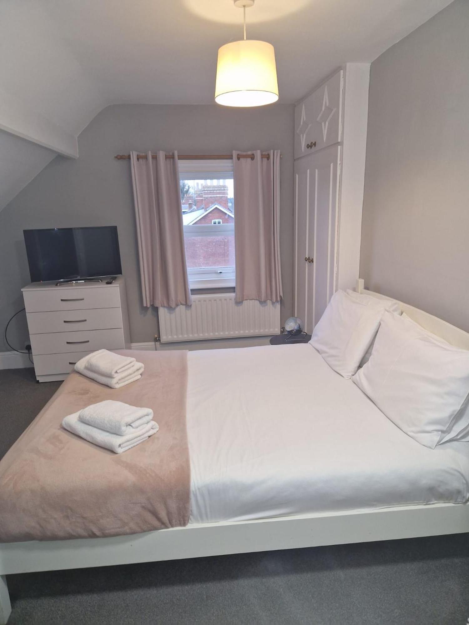 Hereford - Falcon House - Spacious 5 Bedroom House With Games Room - Sleeps 14 Guests - Great Property For Family & Friends Gathering Together - Hosted By Rentmyhouse Exterior photo